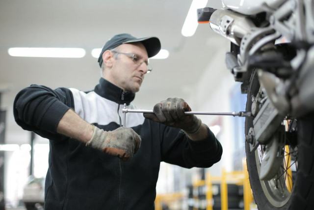 Entretien et révision moto : le guide complet par type d'intervention