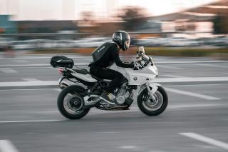 Sécurité routière moto en France : risques et bons réflexes