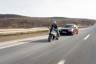 Moto ou voiture : les vrais avantages de choisir deux-roues
