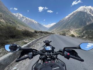 GPS moto ou smartphone : lequel choisir sur le guidon